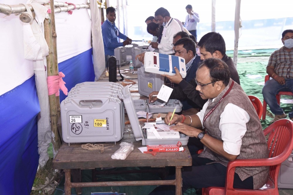 Election officials reseal control unit after carry out counting of votes for Bihar Assembly polls results, at a counting centre A.N College in Patna on November 10. (Aftab Alam Siddiqui/IANS Photo)